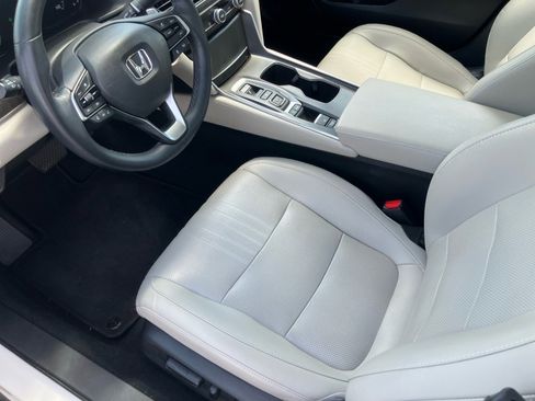 Used 2019 Honda Accord Touring image 34