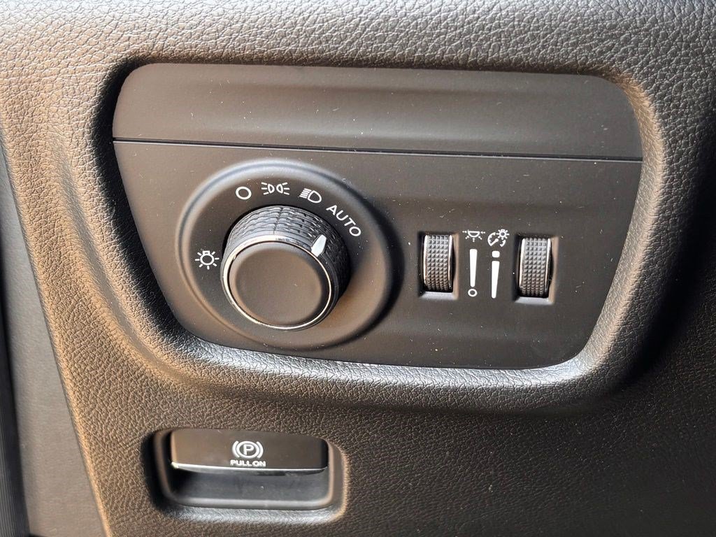 Used 2023 Jeep Grand Cherokee Altitude AWD/4WD image 20