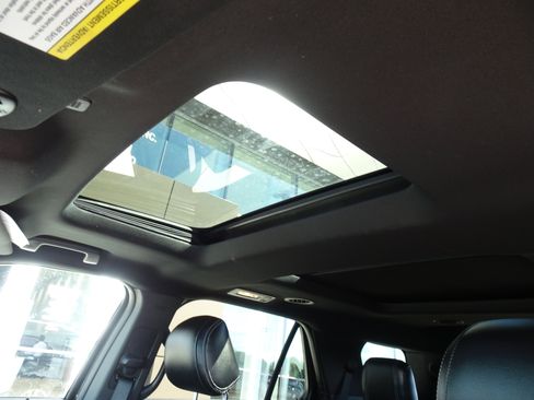 Used 2017 Ford Explorer Limited w/ Class II Trailer Tow Package AWD/4WD image 11