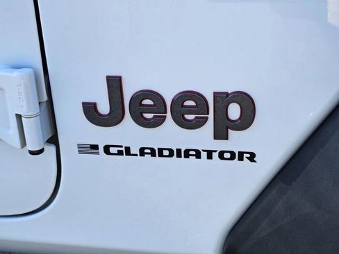 Used 2023 Jeep Gladiator Rubicon w/ Cold Weather Group AWD/4WD image 8