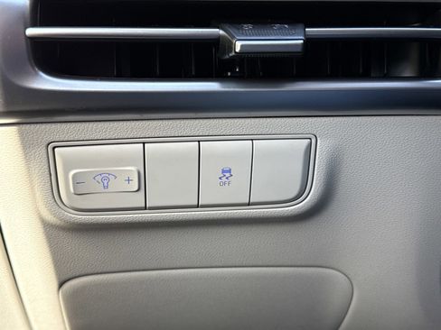 Certified 2025 Hyundai Tucson SE image 18