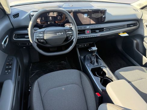 New 2025 Kia K4 LXS image 15