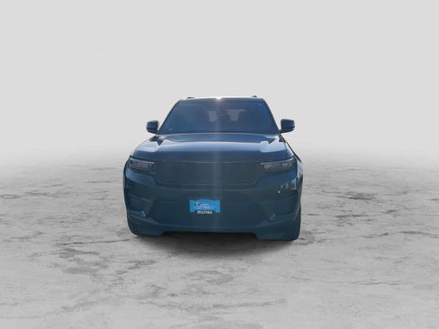 Certified 2023 Jeep Grand Cherokee Altitude image 3