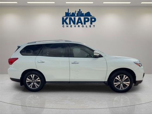 Used 2020 Nissan Pathfinder S image 6