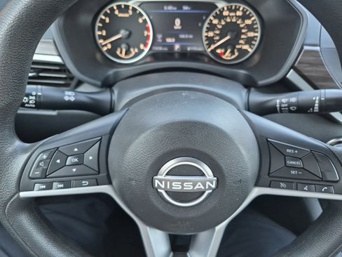 Used 2024 Nissan Altima 2.5 SV FWD image 25