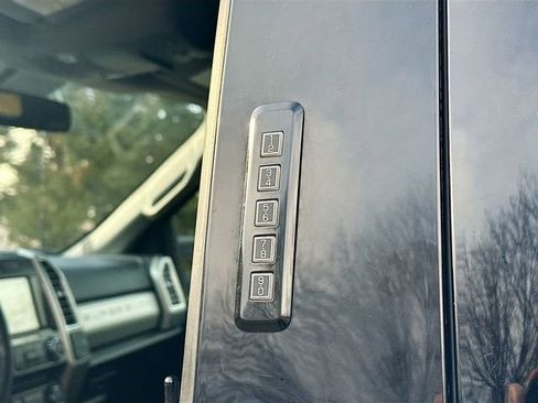 Certified 2017 Ford F250 Lariat w/ Chrome Package image 17