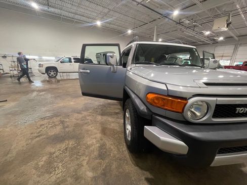 Used 2010 Toyota FJ Cruiser 4WD image 29