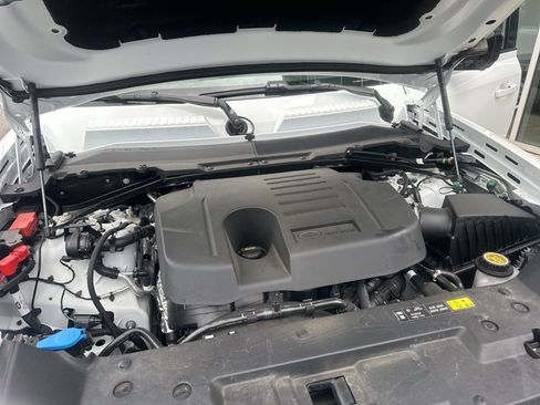 Used 2024 Land Rover Defender 130 S image 9