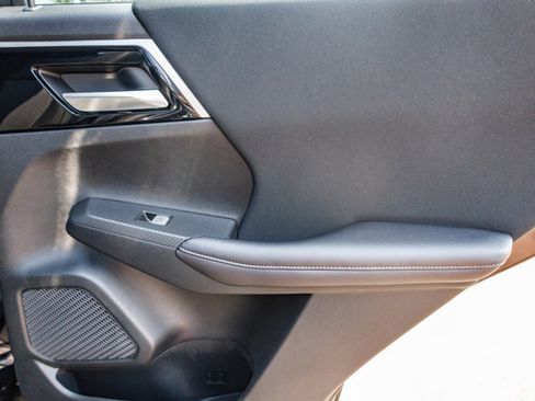 New 2025 Mitsubishi Outlander ES image 18