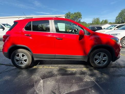 Certified 2018 Chevrolet Trax LT w/ Sun & Sound Package AWD/4WD image 2