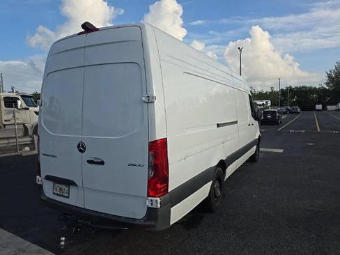 Used 2024 Mercedes-Benz Sprinter 2500 image 4