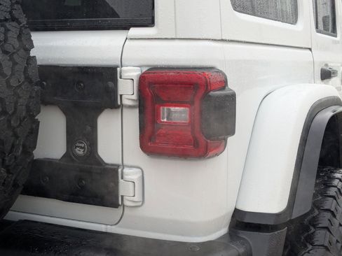 Used 2021 Jeep Wrangler Unlimited Rubicon w/ Uconnect 4C Nav & Sound Group image 13