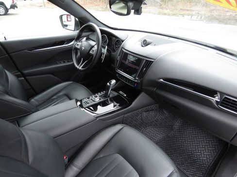 Used 2023 Maserati Levante Modena image 14