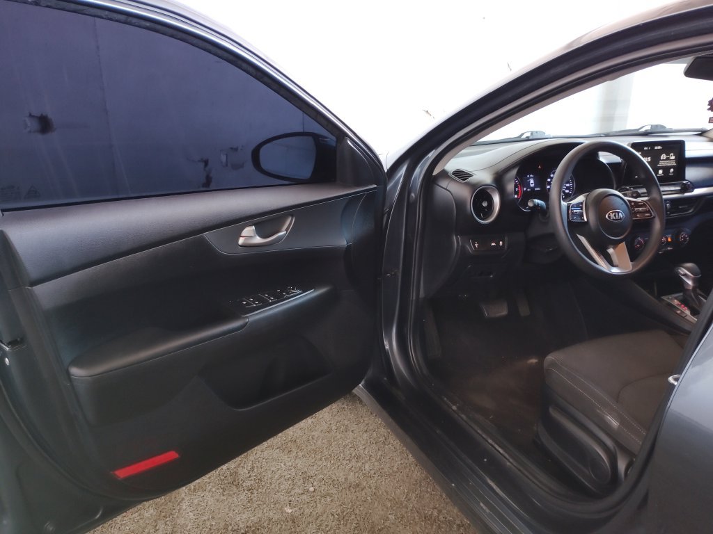 Used 2020 Kia Forte LXS FWD image 19