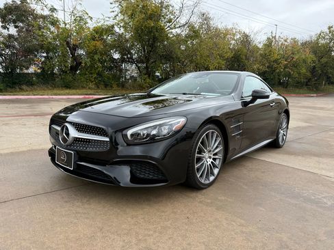 Used 2017 Mercedes-Benz SL 550 image 3