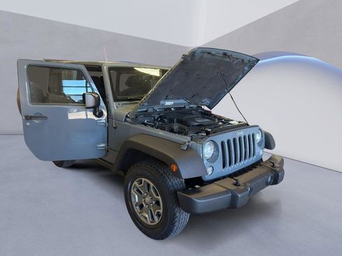 Used 2015 Jeep Wrangler Rubicon w/ Dual Top Group AWD/4WD image 8