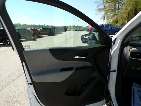 Used 2021 Chevrolet Equinox LT FWD image 22