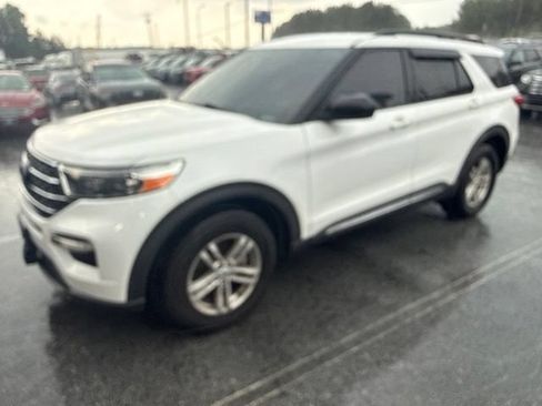 Used 2020 Ford Explorer XLT w/ Equipment Group 202A AWD/4WD image 3