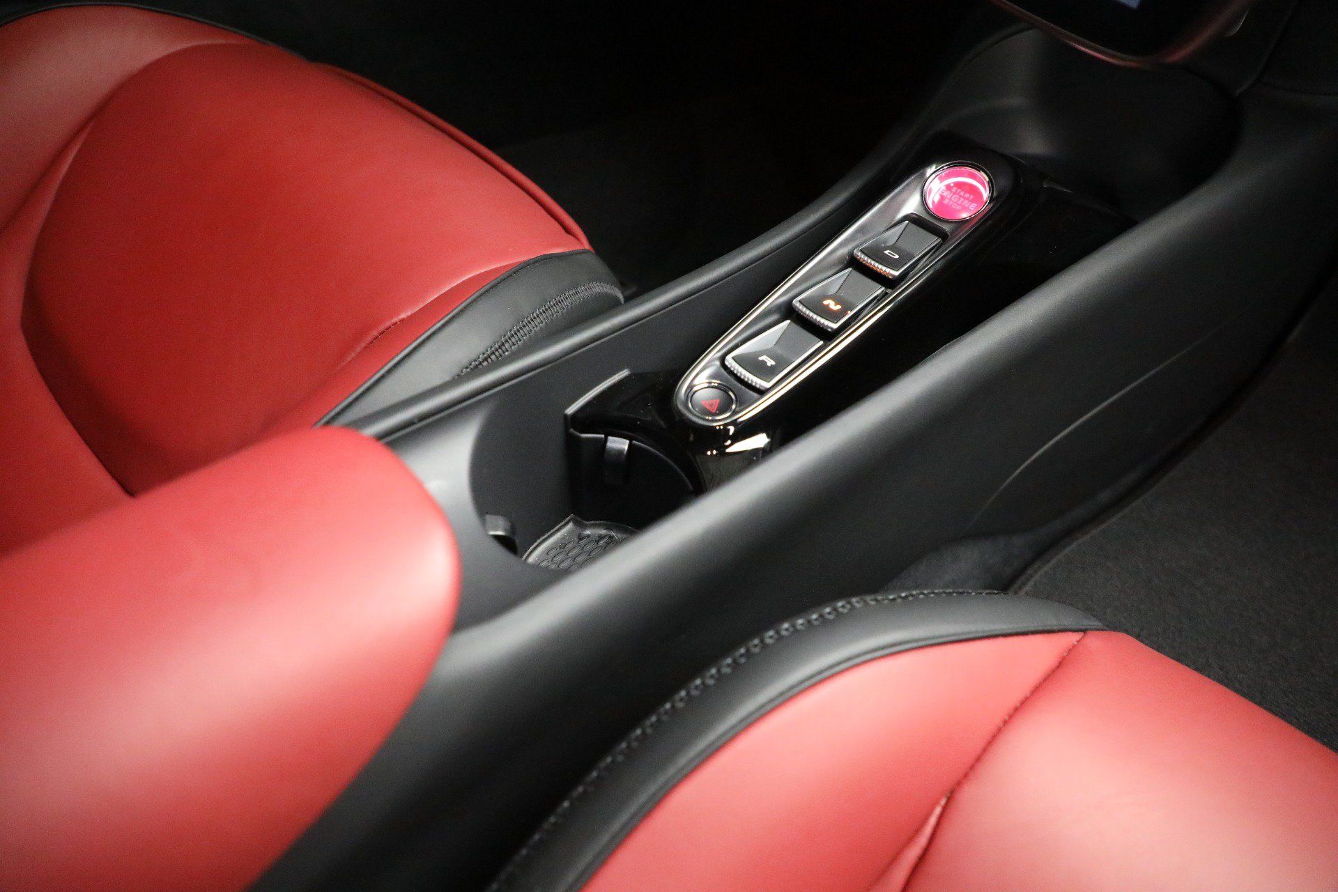 Used 2024 McLaren Artura RWD image 30
