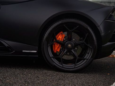 Used 2022 Lamborghini Huracan EVO image 17