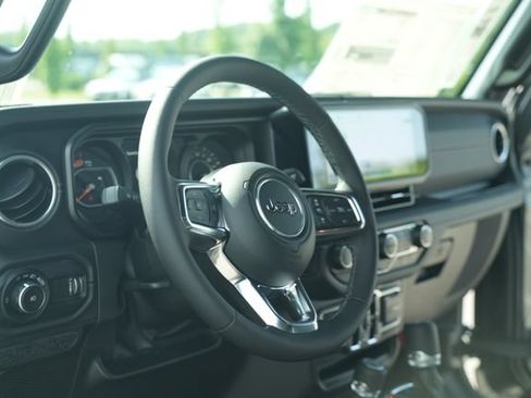 New 2026 Jeep Wrangler Unlimited Sahara AWD/4WD image 25