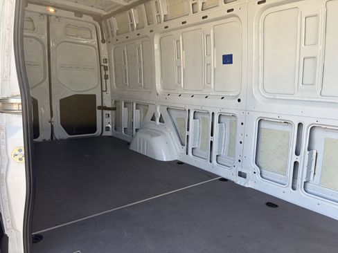 Used 2025 Mercedes-Benz Sprinter 2500 image 15
