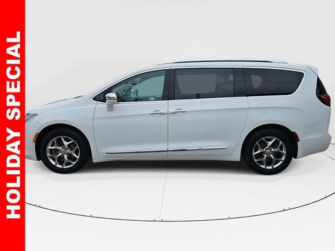 Used 2017 Chrysler Pacifica Limited w/ UConnect Theater Package image 6