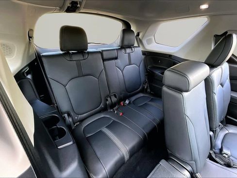 Used 2025 Honda Pilot Touring image 18