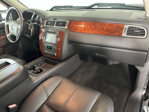 Used 2011 Chevrolet Silverado 2500 LTZ w/ Snow Plow Prep Package AWD/4WD image 27