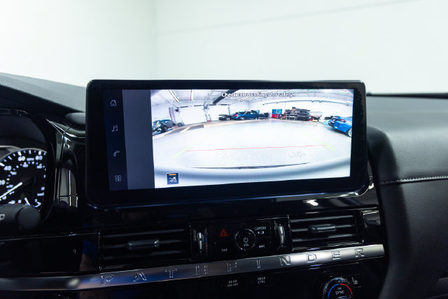 Used 2026 Nissan Pathfinder SV FWD image 16