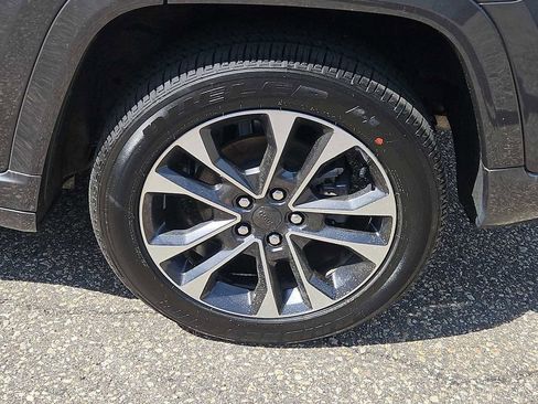 Used 2023 Jeep Grand Cherokee Overland w/ Luxury Tech Group IV AWD/4WD image 3