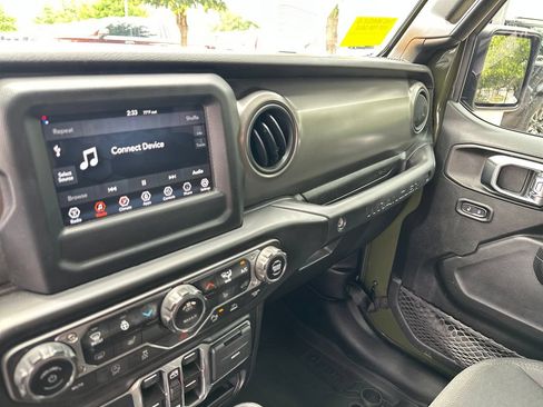 Used 2022 Jeep Wrangler Unlimited Sport AWD/4WD image 25