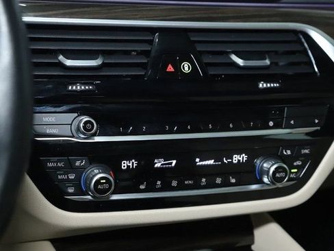 Used 2020 BMW 530i xDrive w/ Premium Package image 27