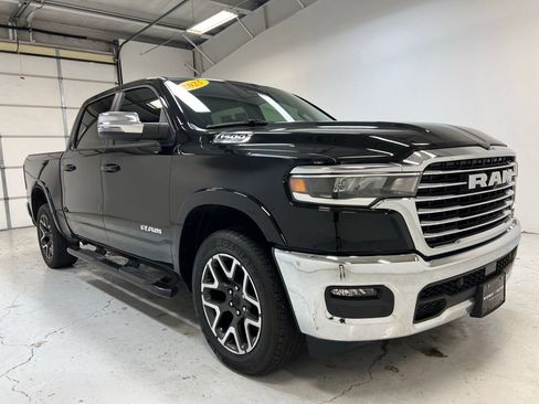 Used 2025 RAM 1500 Laramie AWD/4WD image 8