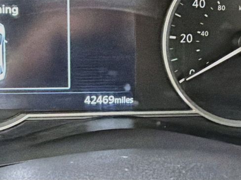 Used 2024 Nissan Versa SR FWD image 18