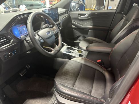 Used 2024 Ford Escape ST-Line w/ Tech Pack #1 AWD/4WD image 6