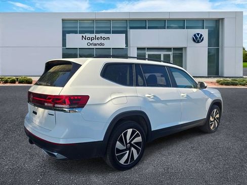 Used 2024 Volkswagen Atlas SE AWD/4WD image 4
