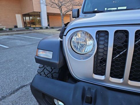 Used 2020 Jeep Gladiator Sport w/ Quick Order Package 24S image 11