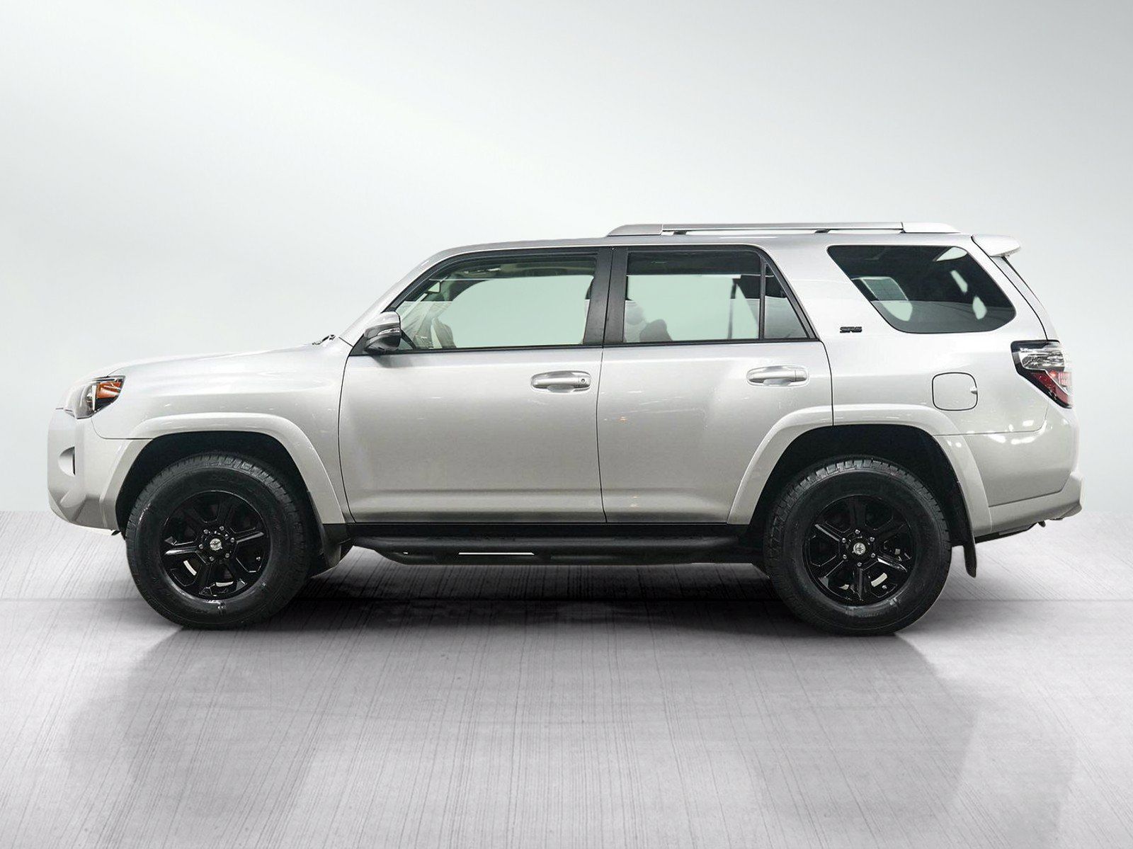 Used 2016 Toyota 4Runner SR5 Premium AWD/4WD image 2