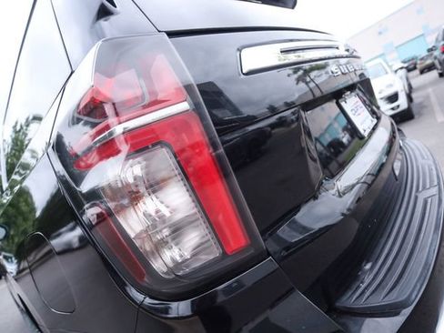 Used 2023 Chevrolet Suburban Premier AWD/4WD image 17