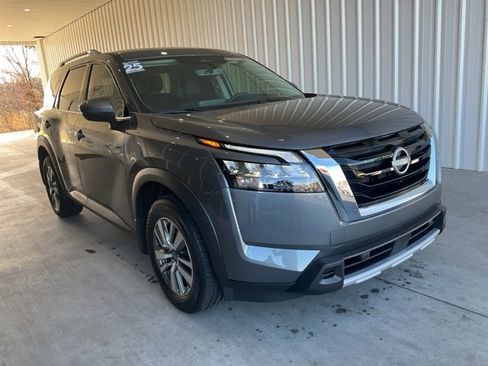 Used 2025 Nissan Pathfinder SL image 26