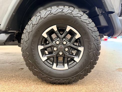 Used 2025 Jeep Wrangler Unlimited Rubicon w/ Safety Group AWD/4WD image 25