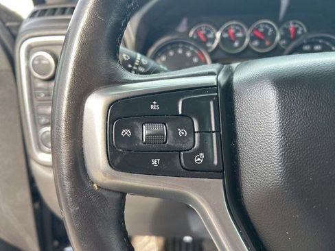 Used 2022 Chevrolet Silverado 1500 LT AWD/4WD image 17