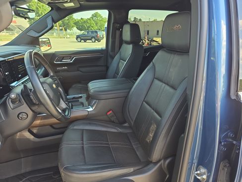 Used 2024 Chevrolet Silverado 1500 High Country w/ High Country Premium Package AWD/4WD image 16