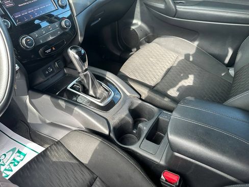 Used 2018 Nissan Rogue S AWD/4WD image 19