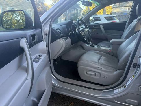 Used 2012 Toyota Highlander SE image 7
