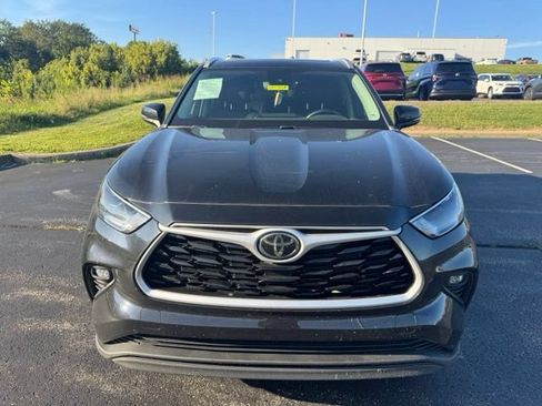 Used 2023 Toyota Highlander XLE FWD image 8