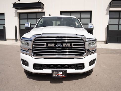 Used 2024 RAM 2500 Laramie AWD/4WD image 2