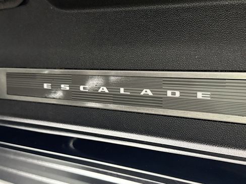 Used 2021 Cadillac Escalade ESV Sport w/ Driver Assist Tech Package image 9