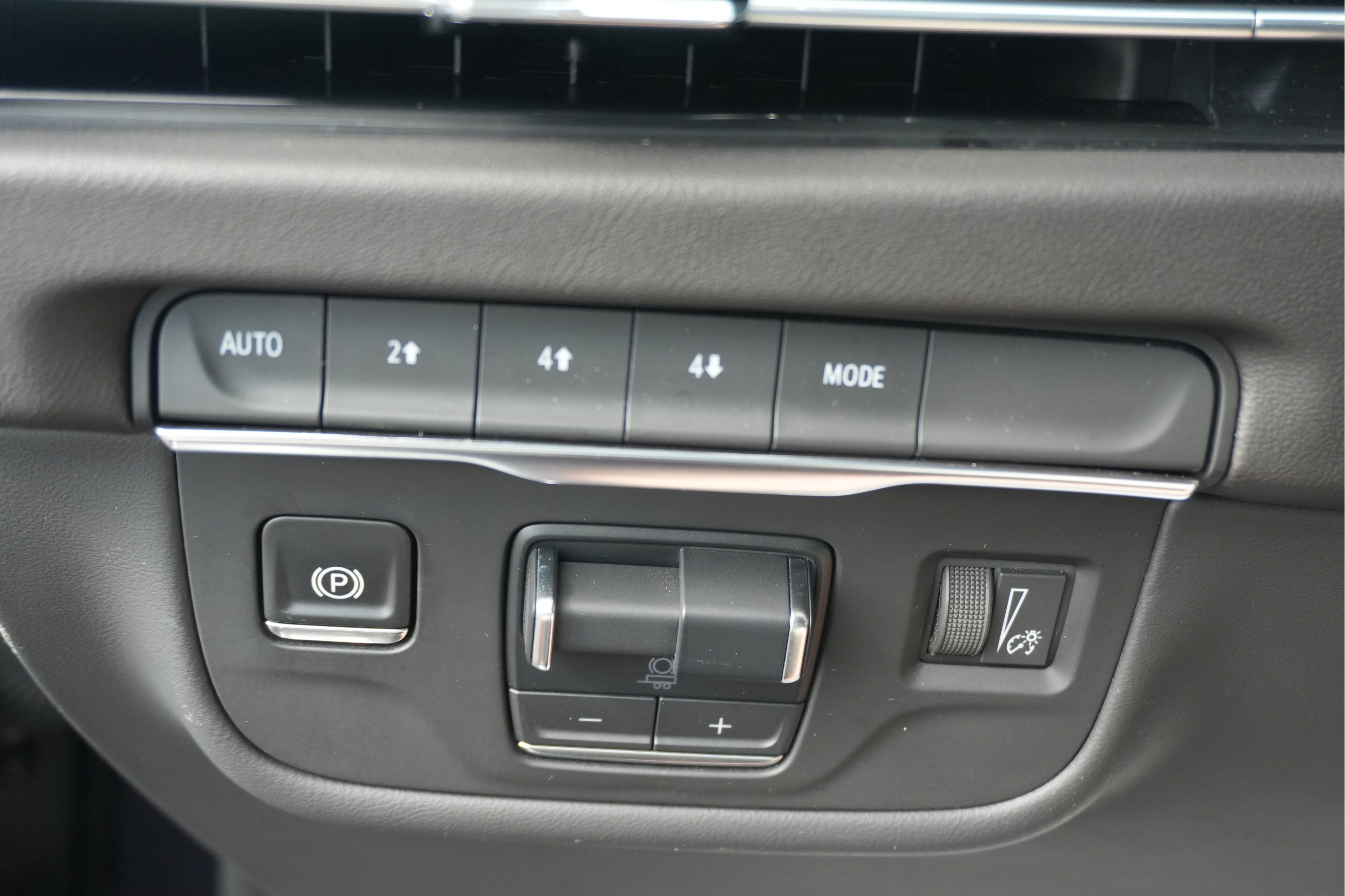 Used 2025 Cadillac Escalade Premium Luxury AWD/4WD image 36